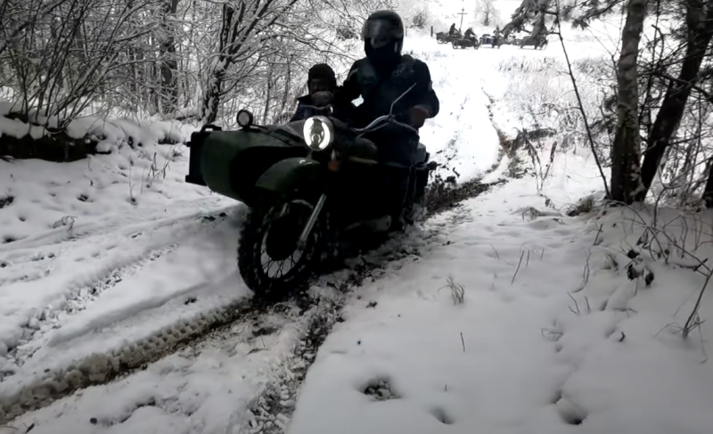 Read more about the article Бюджетная замена снегоходу – мотоциклы «Урал» и «Днепр» для зимы